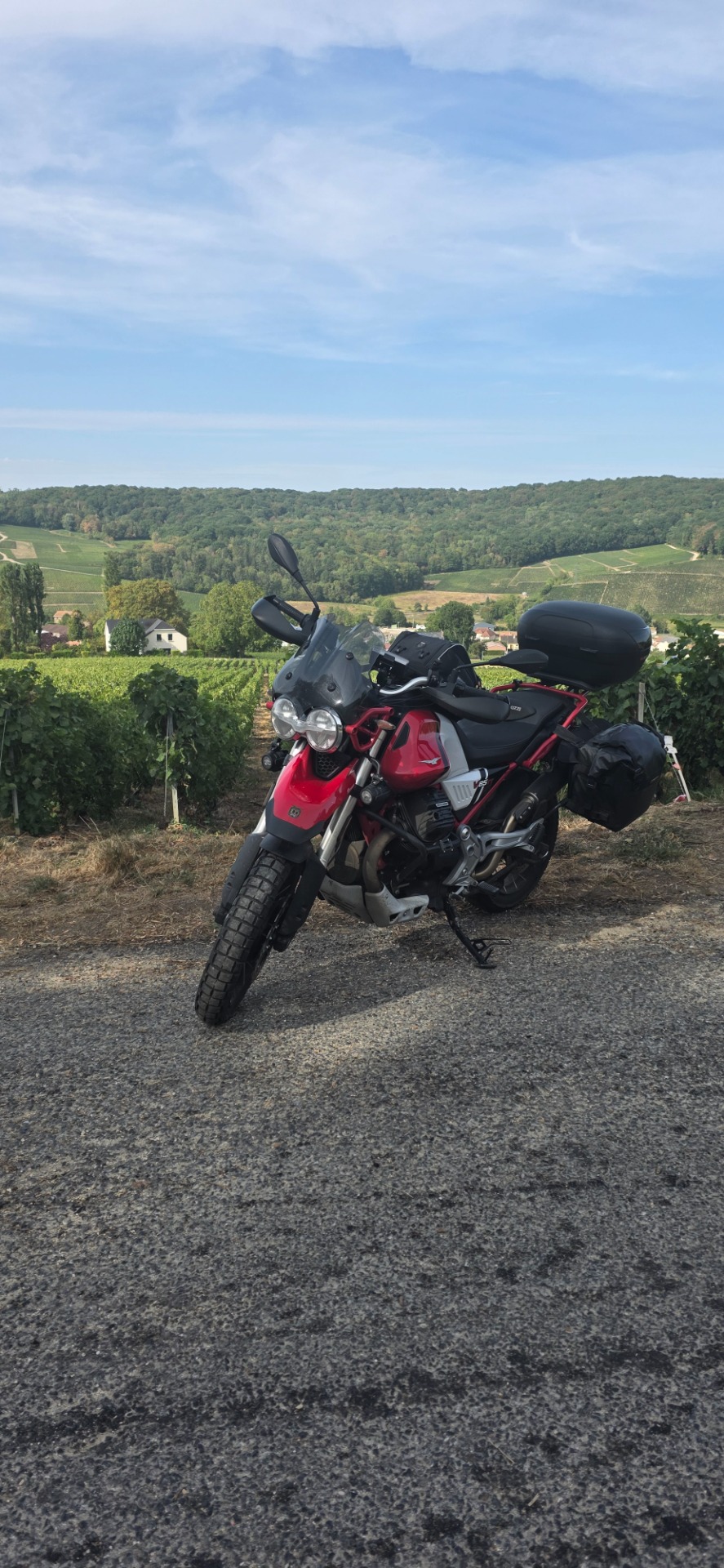 Moto Guzzi V85TT - in de Champagne